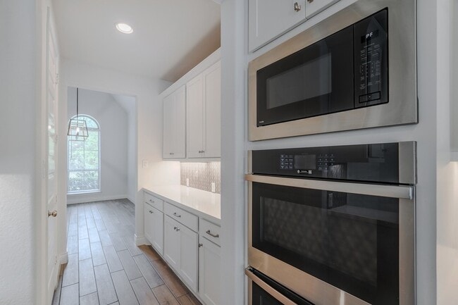 Building Photo - 17010 Harper's Way