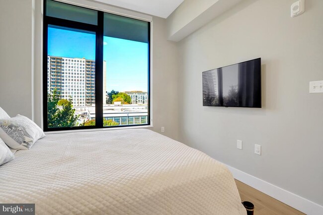 Building Photo - 801 N Fairfax St