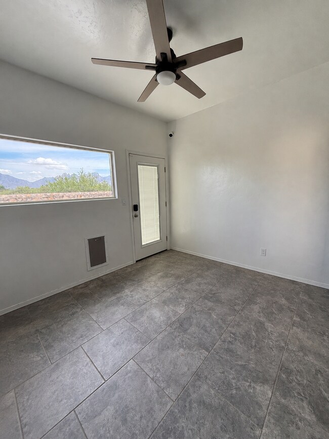 Building Photo - 5856 Organ Peak Dr