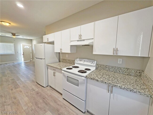 Building Photo - 1121 Sixshooter Ave