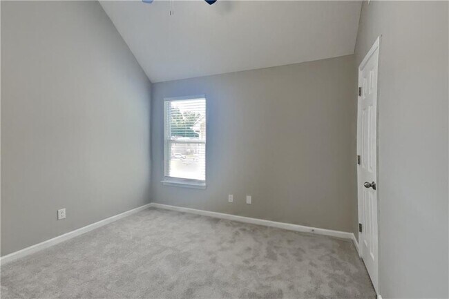 Building Photo - 4087 Rosebud Park Dr