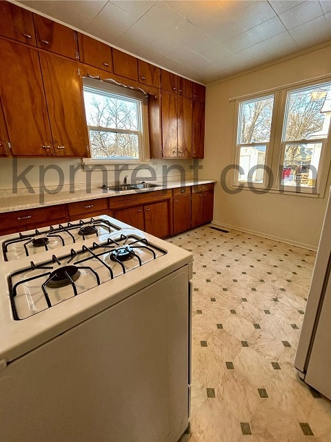 Building Photo - 705 10th St NE