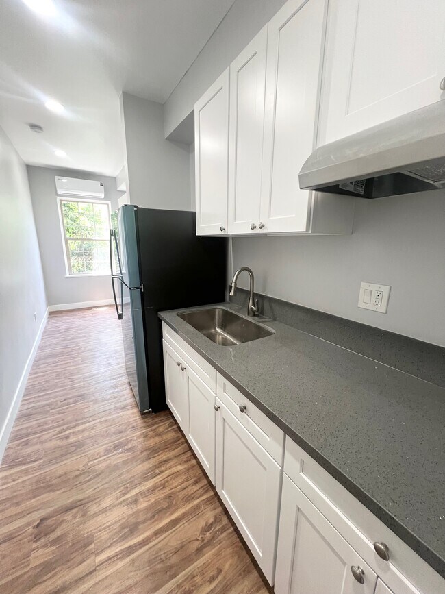 Building Photo - 1641 Crenshaw Blvd