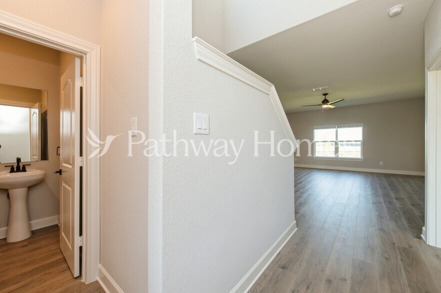 Building Photo - 601 Brookside Dr