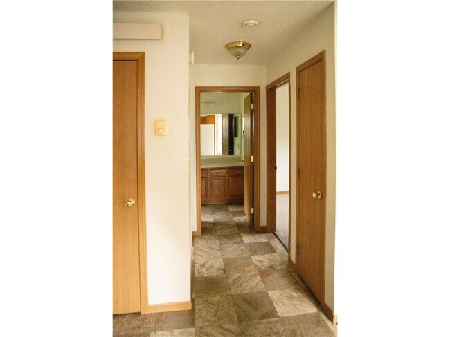 Building Photo - 512 Maple Ln