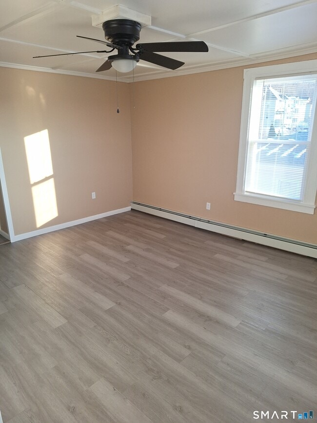 Building Photo - 23 1/2 N Spring St