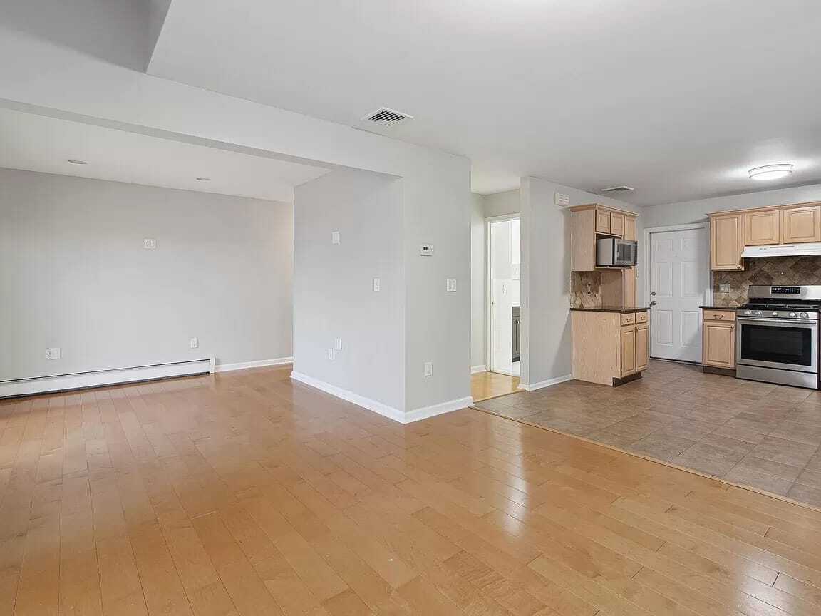 Building Photo - 275 Hamilton Pl