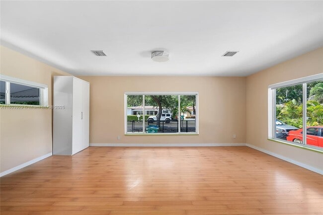 Building Photo - 1600 NE 110th Terrace