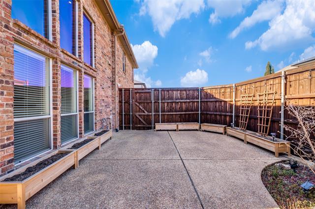 Building Photo - 2344 Chenault Dr