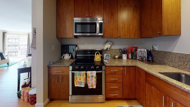 Building Photo - 16 Miner St