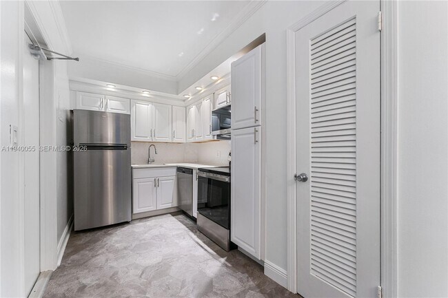 Building Photo - 2426 SE 17th St