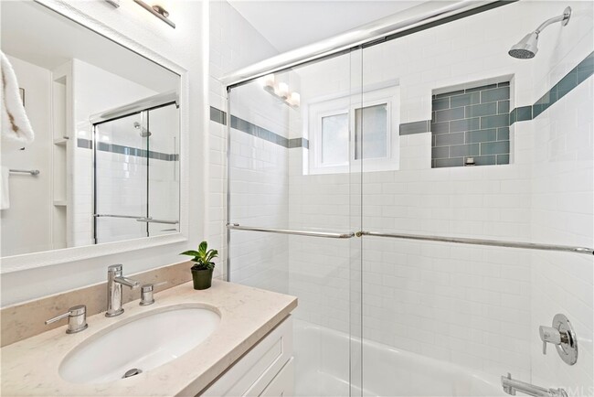 Building Photo - 259 Avenida Granada