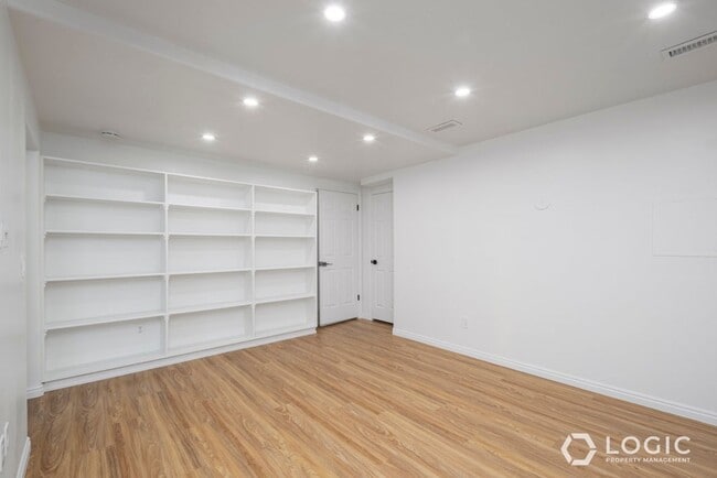 Building Photo - 166 Rawlins Ln