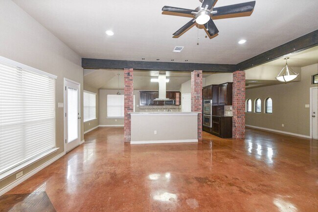 Building Photo - 7100 Almond Dr