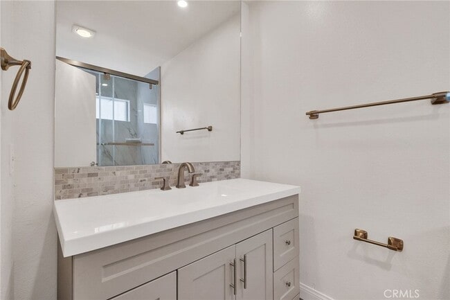 Building Photo - 3935 Bluff Pl