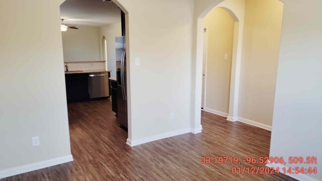 Dining room to kitchen: easy walk-through - 1513 Chinook St
