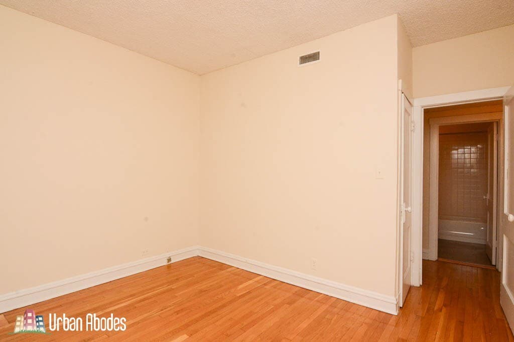 Building Photo - 3523 N Racine Ave