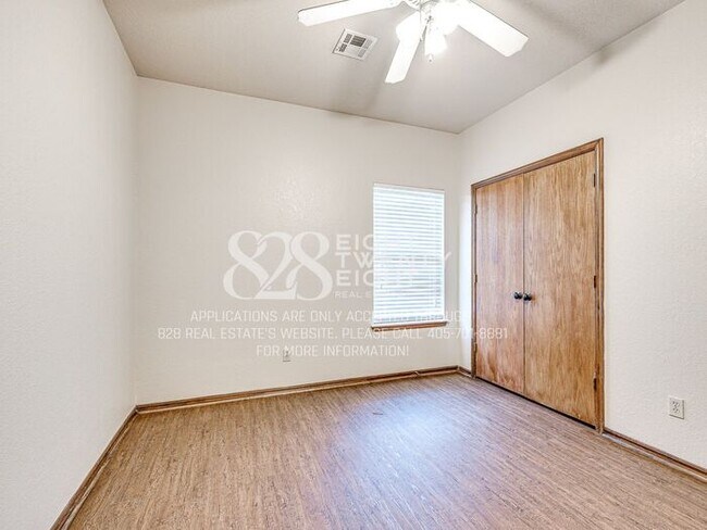 Building Photo - *AVAILABLE NOW!* CUTE 3 BED/2 BATH DUPLEX IN NORMAN!