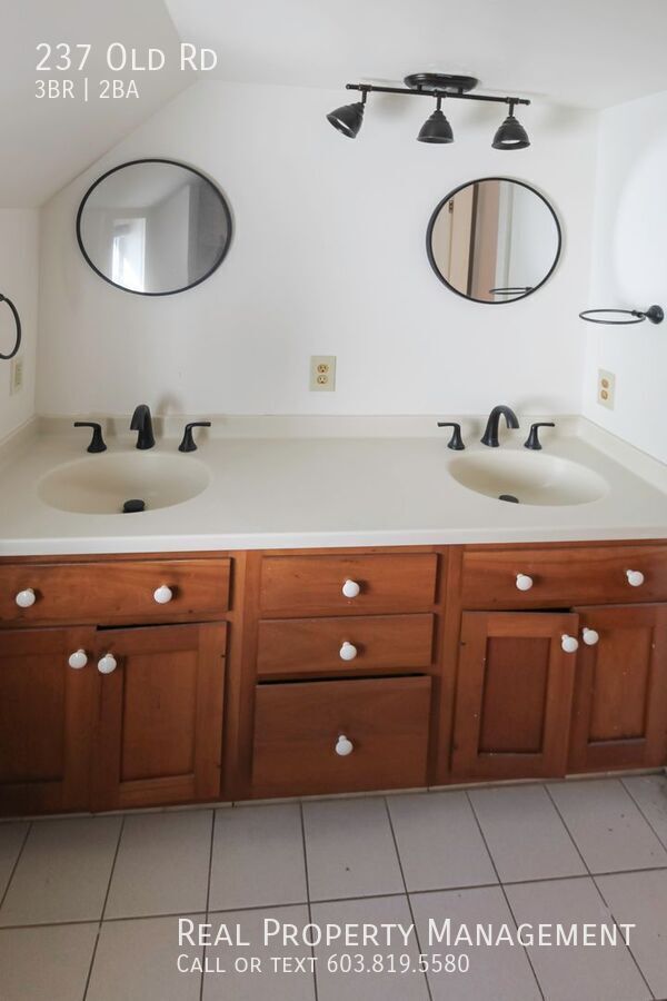 Building Photo - 237 Old Rd