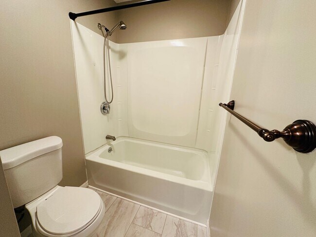 Building Photo - Charming 2-Story Condo in Quiet Knoxville Community – Minutes from Downtown!