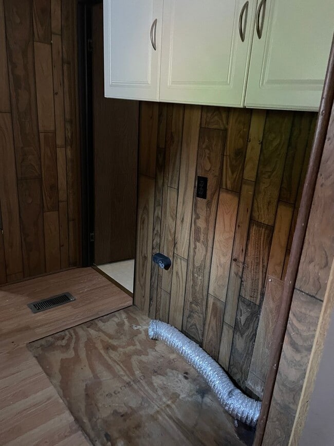 Building Photo - 2 bed 1 bath trailer house