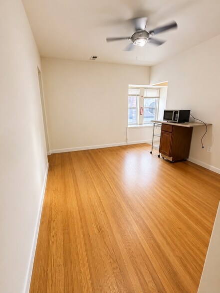 Building Photo - 420 W Chelten Ave