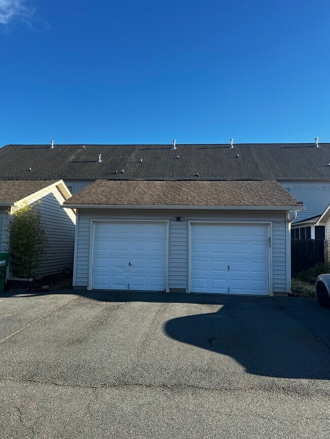 Building Photo - 11442 Charles Towne Way