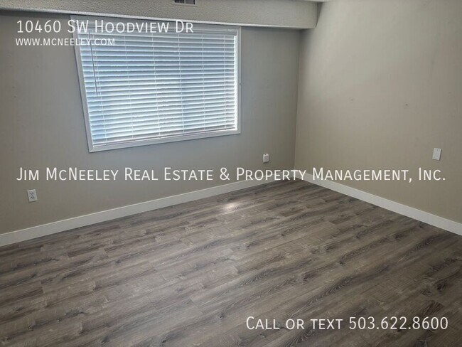 Building Photo - 10460 SW Hoodview Dr