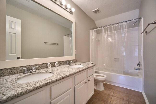 Building Photo - 4204 Seminole Dr