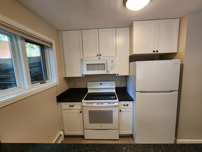 Building Photo - Updated 1BR Condo at the Edge of Boulder –...