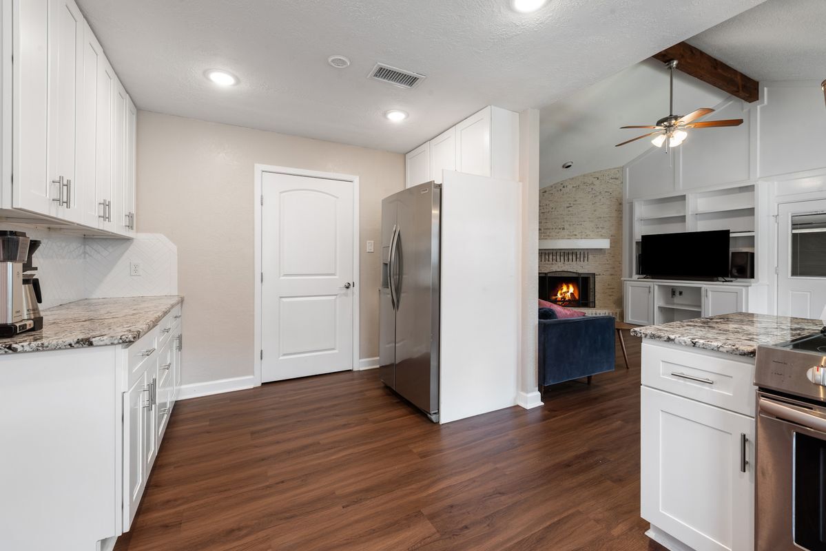 Building Photo - 2907 Broadmoor Dr