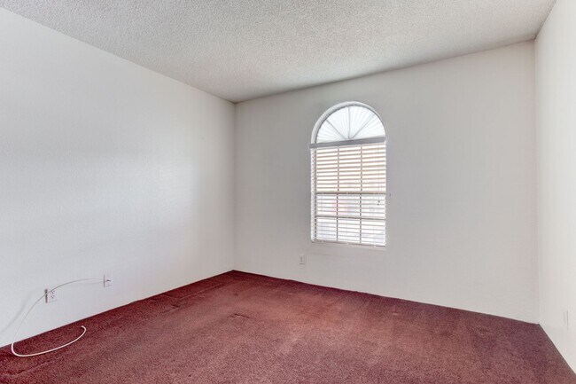 Building Photo - 2975 Juniper Hills Blvd