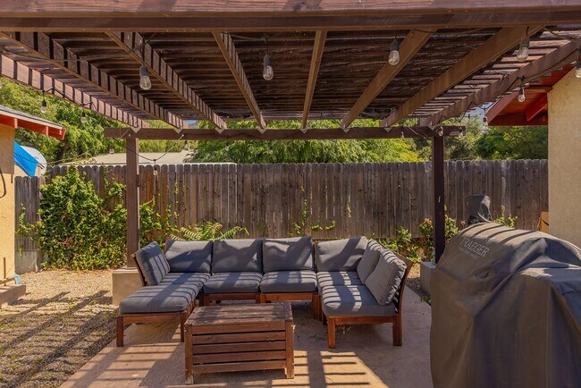 Building Photo - Upper Ojai Country Charmer w/Granny Flat