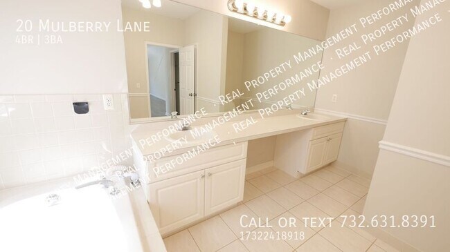 Building Photo - 20 Mulberry Ln
