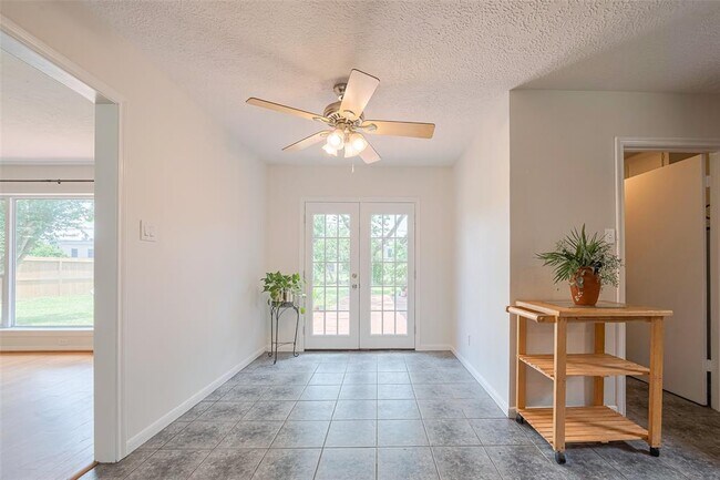Building Photo - 5115 Kingfisher Dr