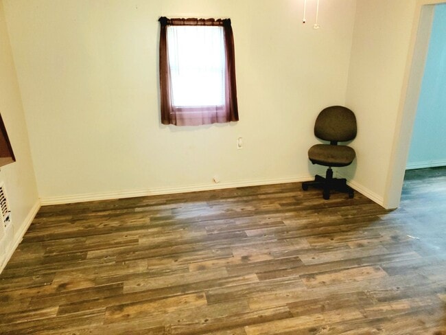 Building Photo - Cute Cottage | Burkburnett