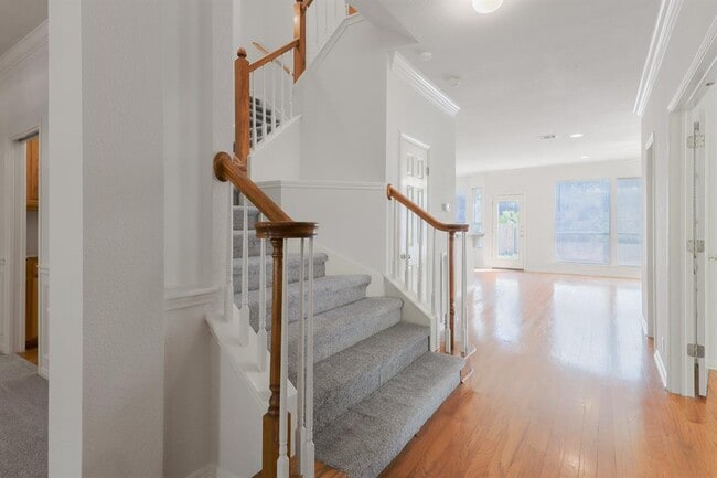 Building Photo - 10225 Open Gate Dr