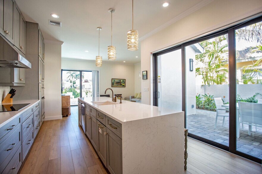 Building Photo - 588 111th Ave N