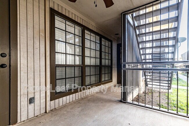 Building Photo - 165 W Rampart Dr