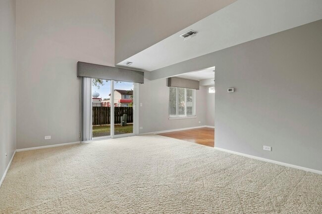 Building Photo - 135 Hampton Ave