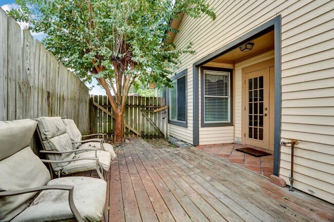 Building Photo - 20226 Linden Tree Dr