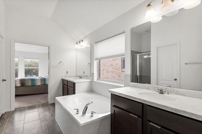 Building Photo - 404 Red Matador Ln