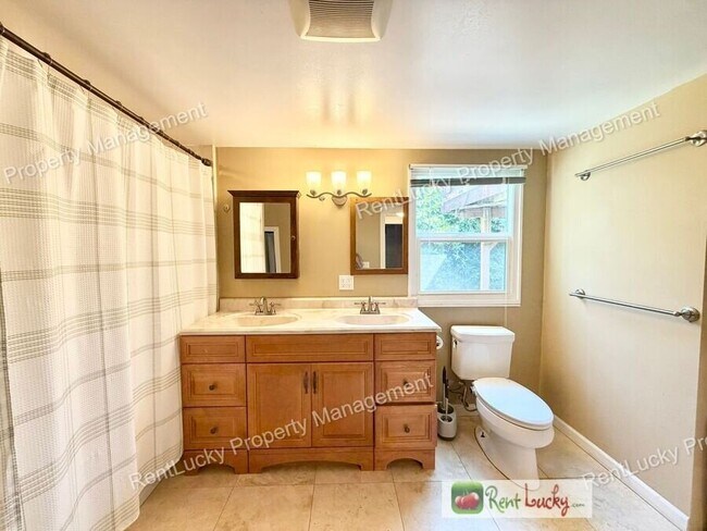 Building Photo - 2130 Montvale Pl W