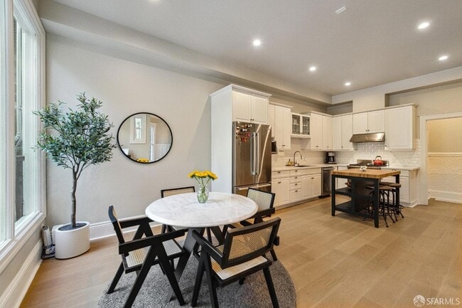 Building Photo - 2856 Sacramento St