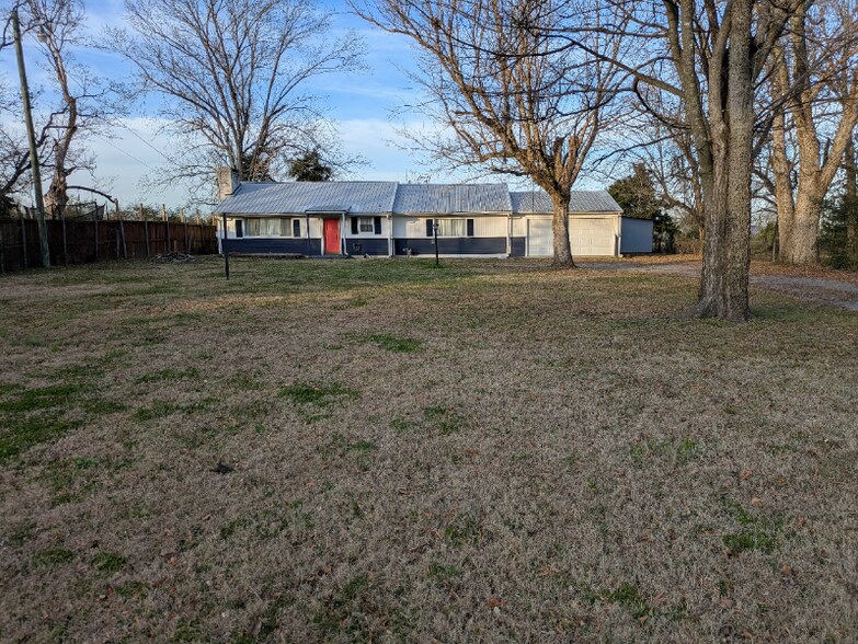 Building Photo - 217 Church St