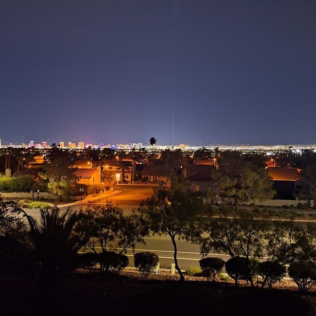 Building Photo - 8700 Captains Pl