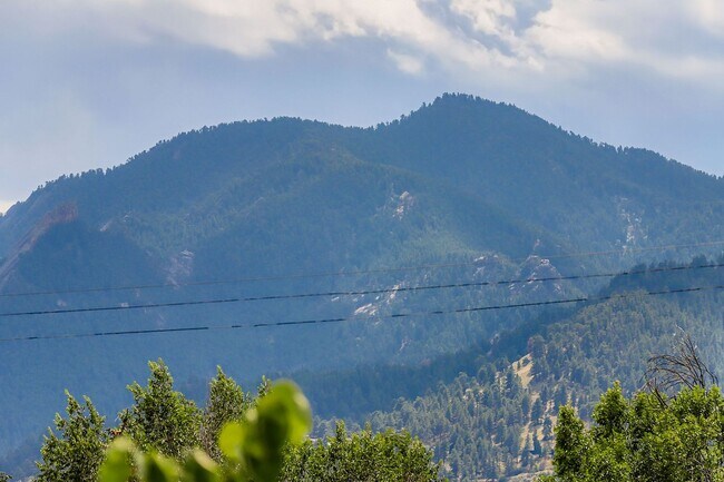 Building Photo - Beautiful Fully Furnished New Build in Newlands