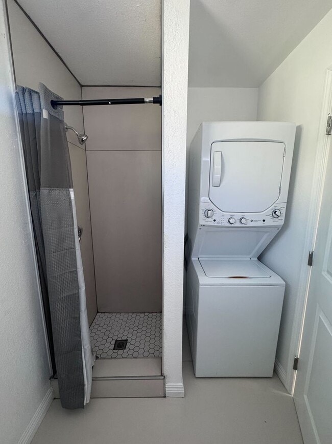 Building Photo - 1906 Filson St UNITS A, B, C