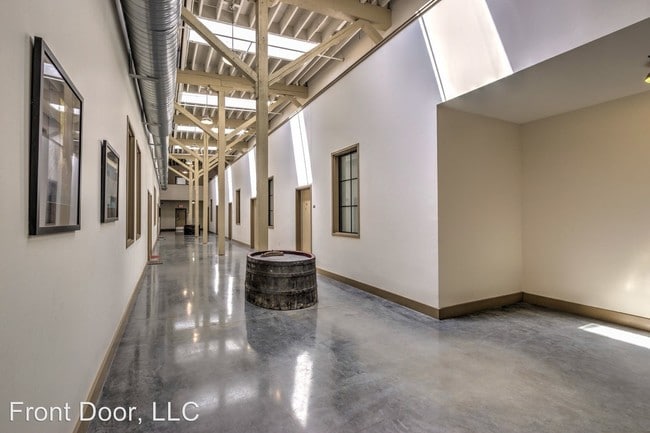 Building Photo - 1019 N Skinker Pkwy