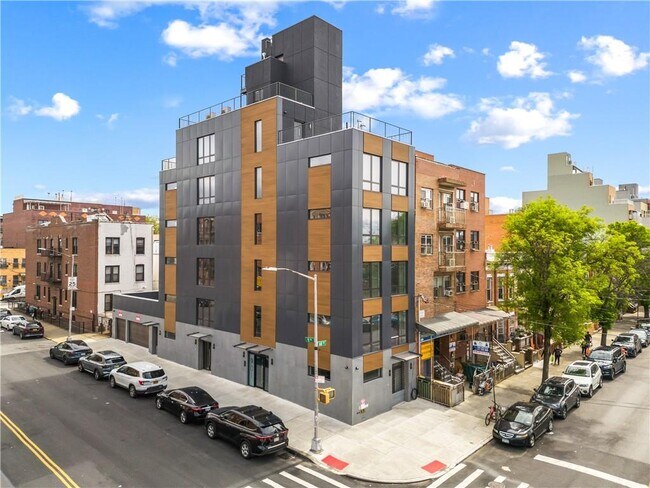 Building Photo - 901 60th St